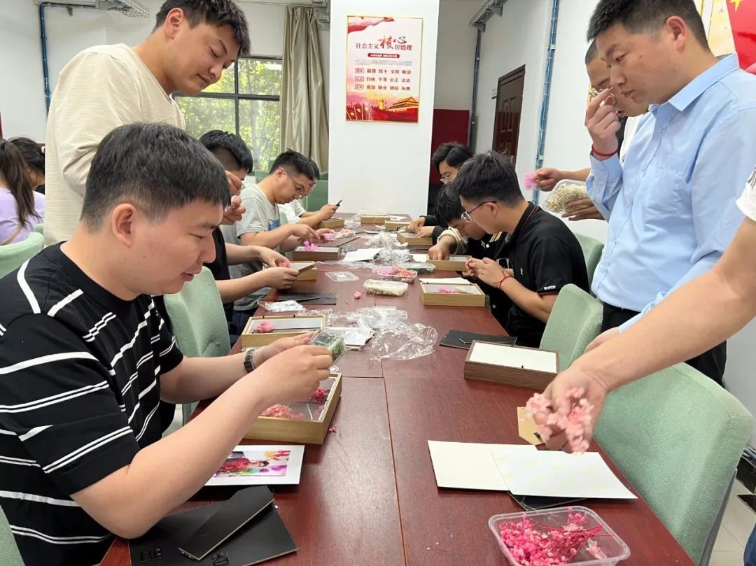 �� �������c(di��n)��˼������ס���á����� �ֿͿƼ�ĸ�H��(ji��)�ж����(d��ng)�A�M���